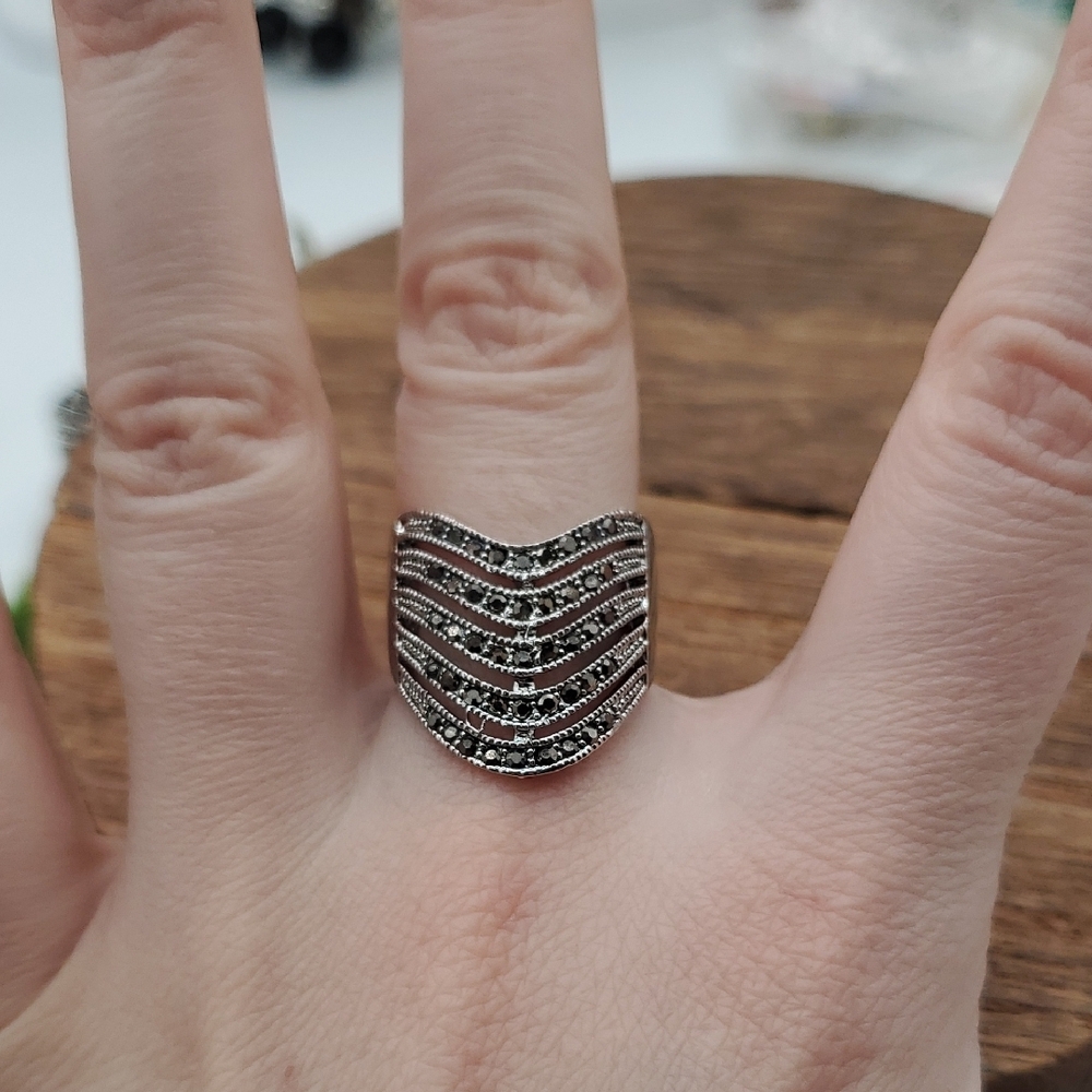 Vintage-Inspired Black Stone Chevron Ring - Women Jewelry Size 6.5 925 R821